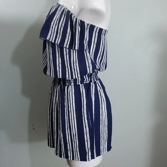 Charlotte Russe Womens Strapless Blue/White Stripe Romper-Ruffle-Pockets-EC-Sz M - Picture 3 of 11